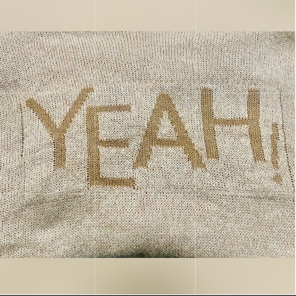 🔥🔥🆕Cream V-Neck Knit Sweater with 'Yeah!' Graphic - Picture 6 of 6